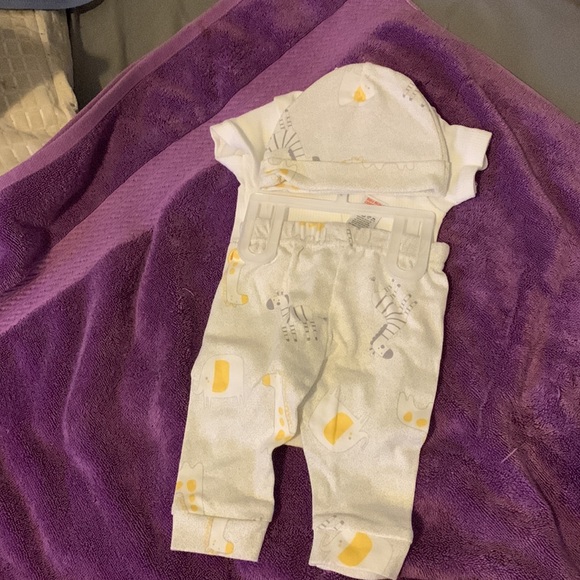 Outfit - Picture 2 of 2